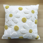 Cuscino Flower, margherita, su sfondo in legno chiaro, BECCA
