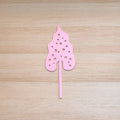 Fiore in legno, rosa, begonia, su piano in legno chiaro, BECCA