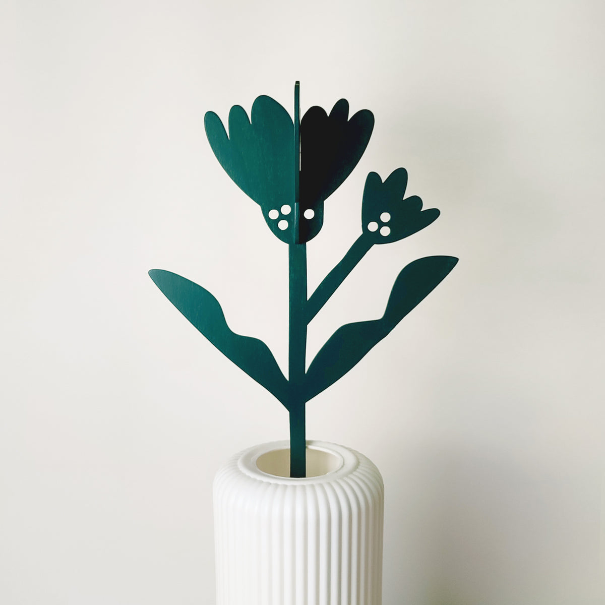 Fiore verde marigold, in vaso bianco, BECCA