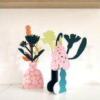 Mazzi di fiori in legno, colorati, su vasi in legno verde e rosa, BECCA