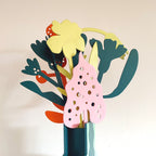 Mazzo di fiori in legno, begonia, fiordaliso, tulipano, su vaso verde, BECCA