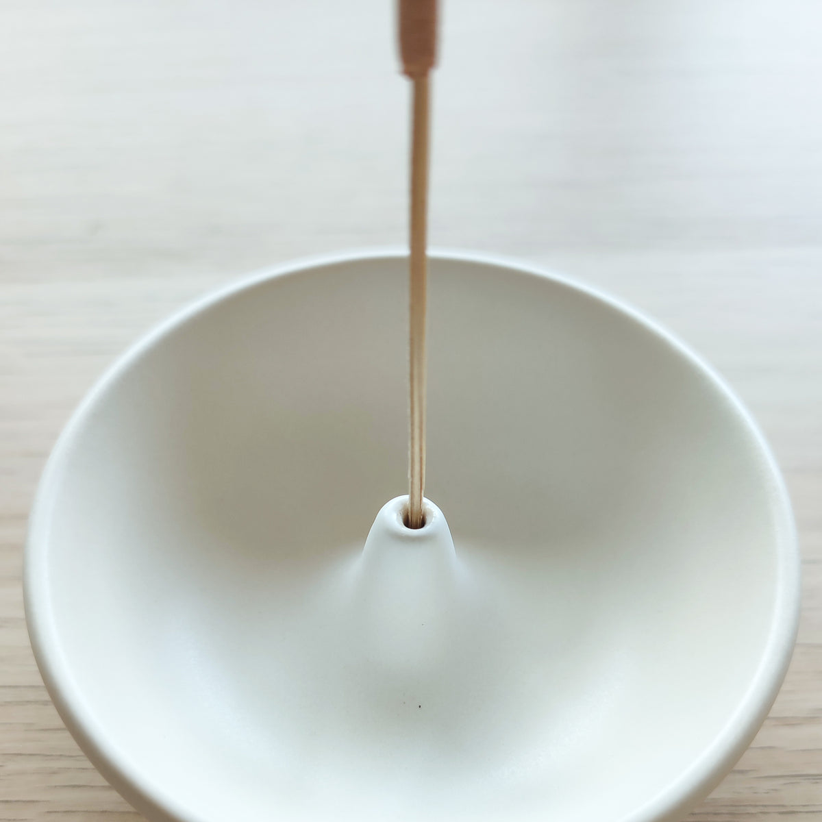 Porta incenso Bowl, bianco, visto dall'alto, foro per incenso, BECCA