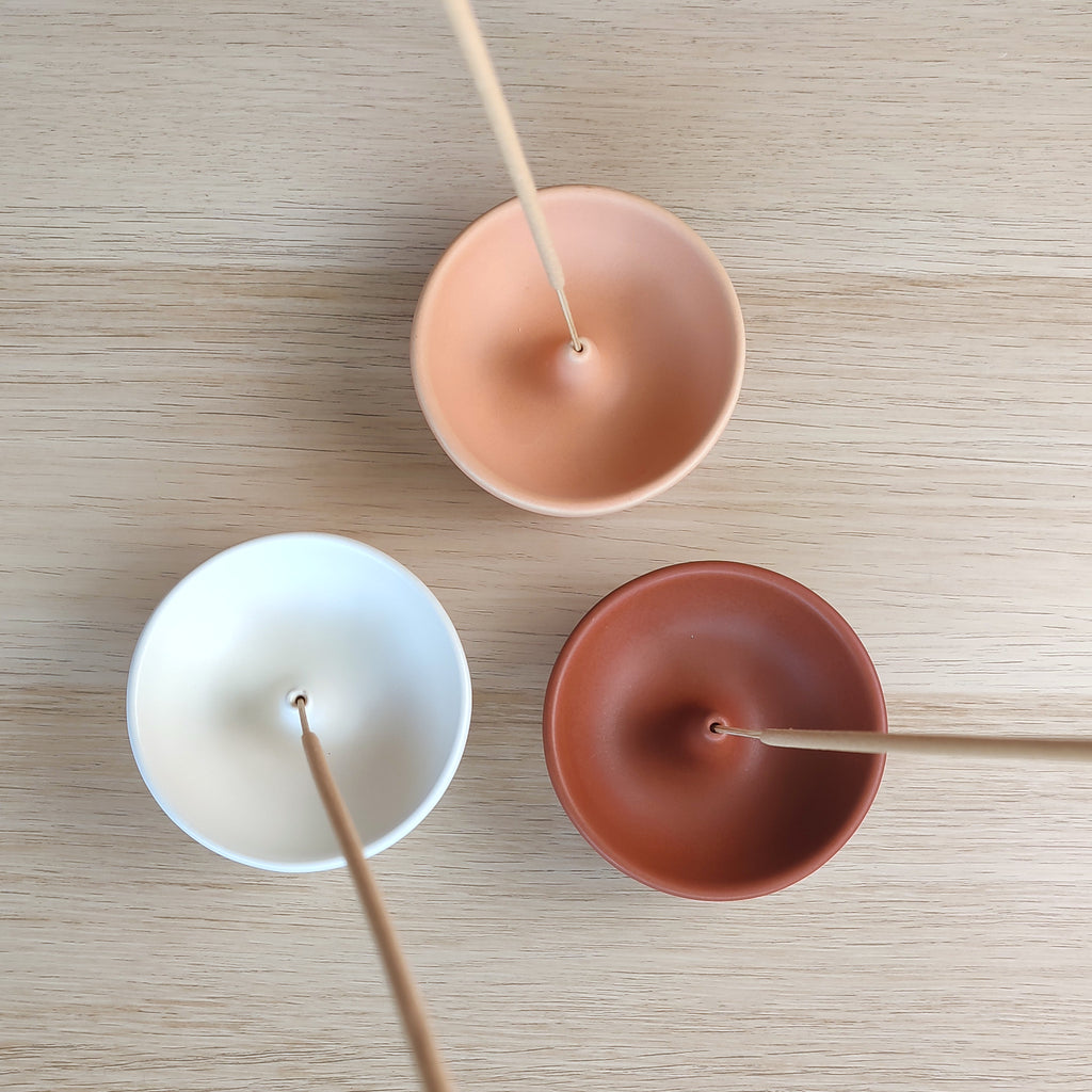 Porta incenso Bowl, in gruppo, in tre variante colore, con incenso, BECCA