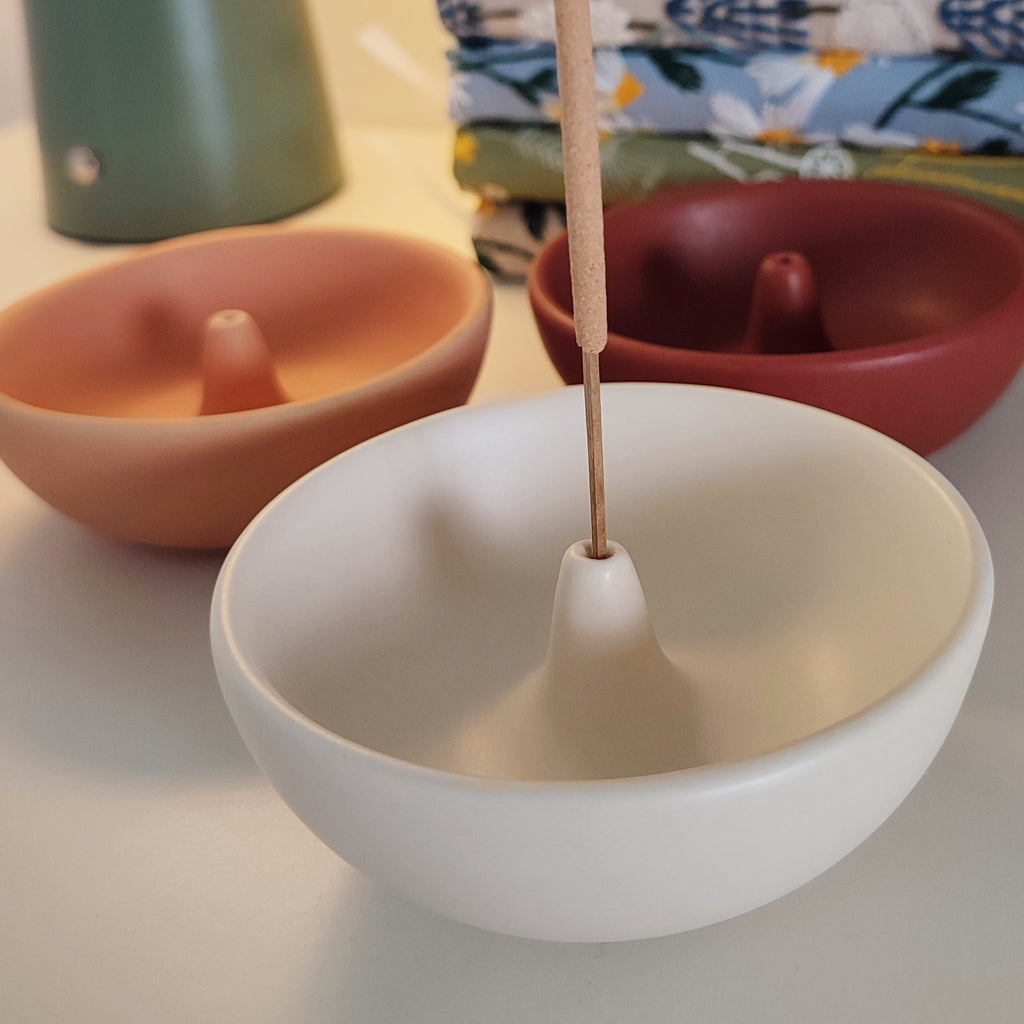 Porta incenso Bowl bianco, rosa e rosso, con incenso, BECCA