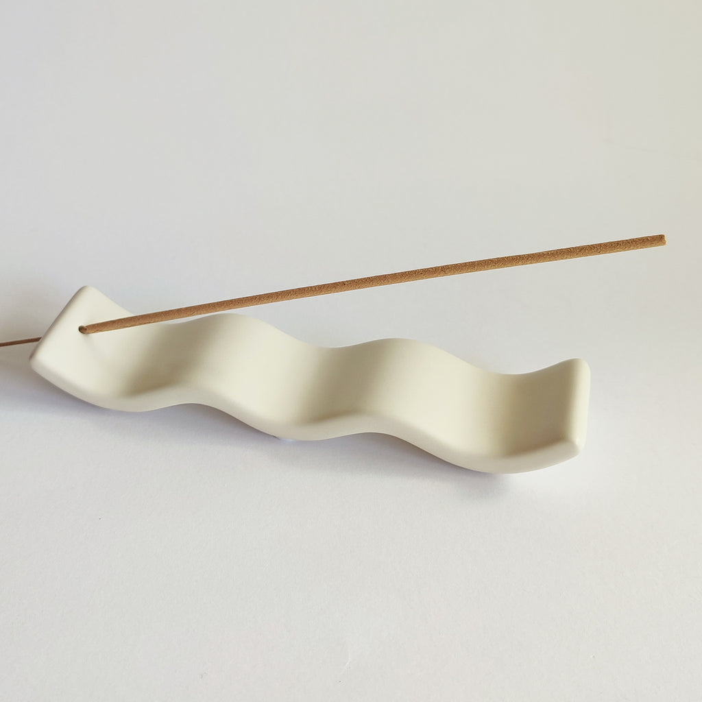 Porta incenso Wave bianco, in ceramica, con incenso, BECCA