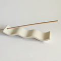 Porta incenso Wave bianco, in ceramica, con incenso, BECCA
