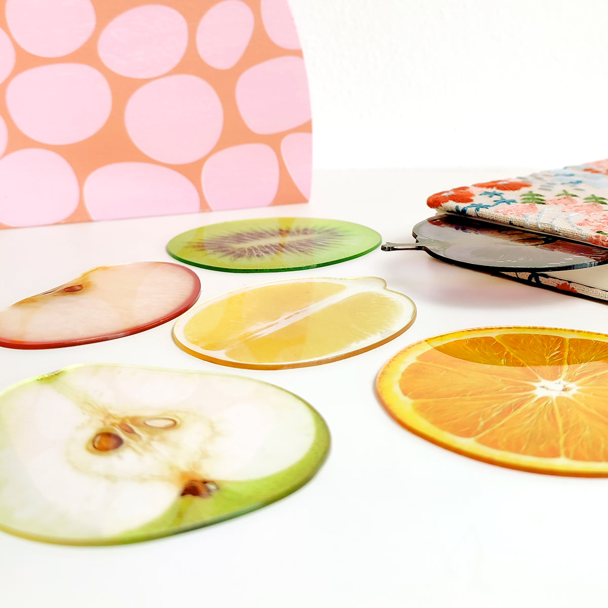 Segnalibro in acrilico trasparente a forma di frutta: arancia, kiwi, limone, mela, pera o uva, BECCA