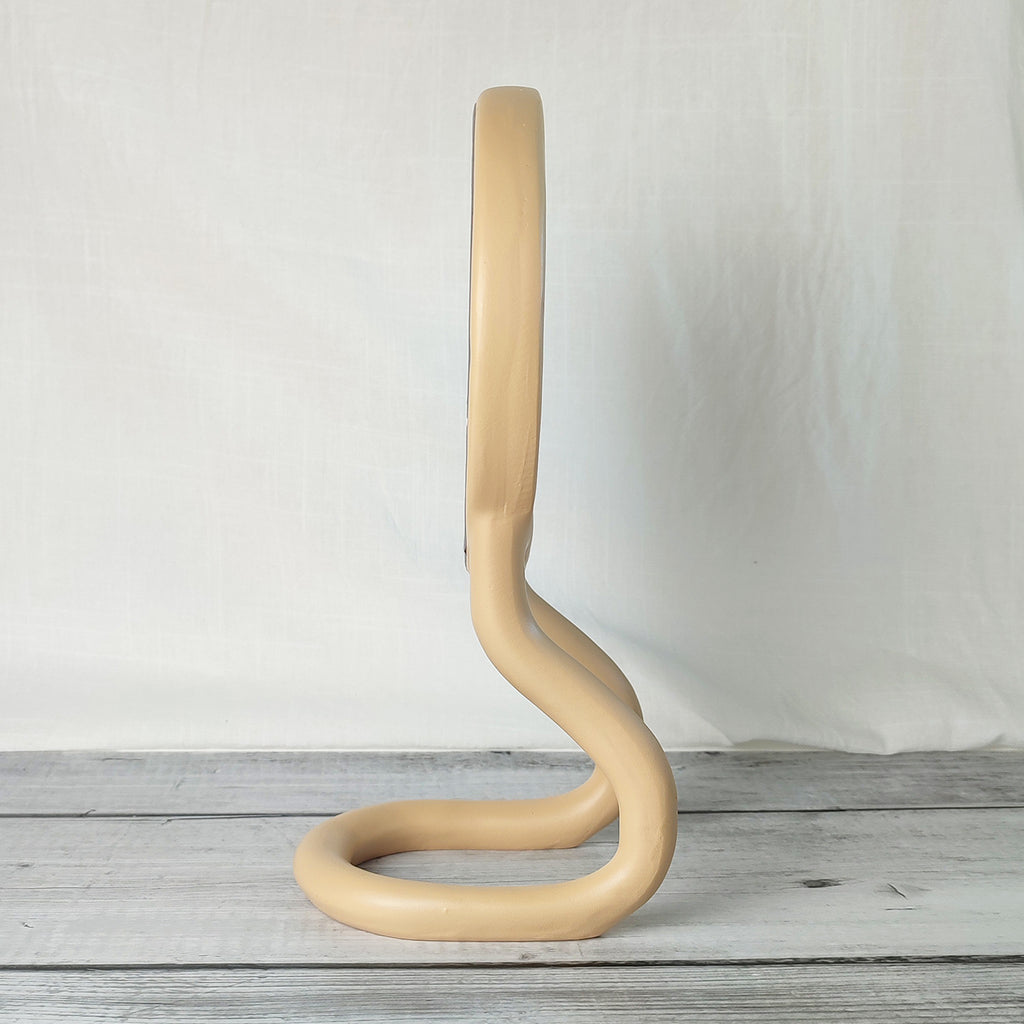 Specchio RORRI beige, vista laterale, forma ondulata