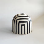 Vaso in ceramica opaca, bianco e nero, stile artigianale, BECCA