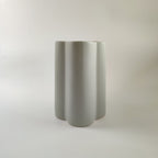 Vaso Onda, grigio, in ceramica, vista laterale, BECCA