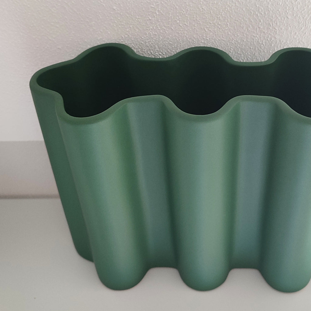 Vaso Onda, verde bosco, dettaglio apertura per fiori, BECCA