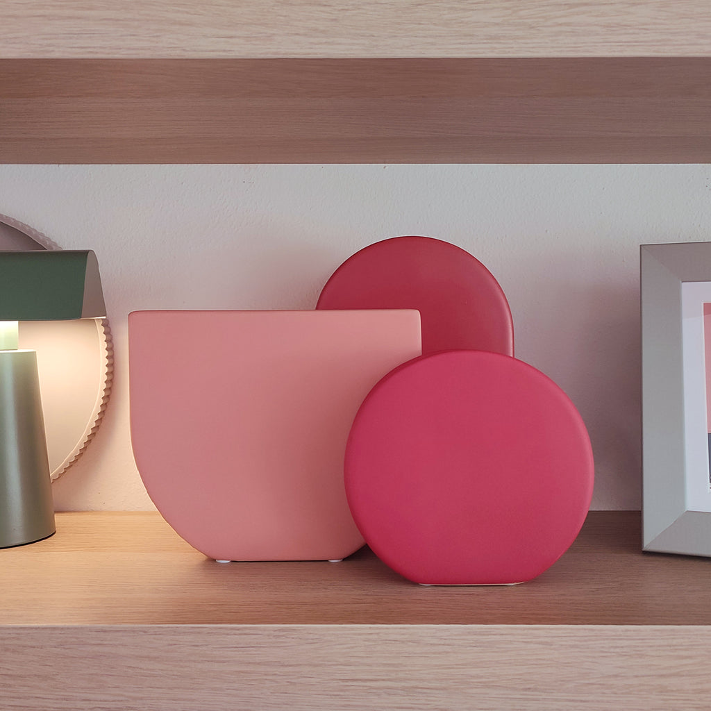 Vaso BERRY, M L S, con altri elementi decorativi, lampada e cornice, BECCA