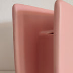 Vaso BERRY M, dettaglio superiore, forma morbida, becca