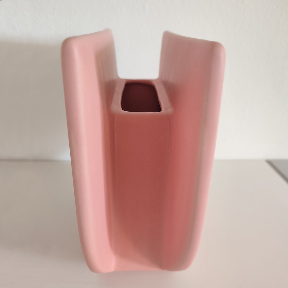 Vaso BERRY M, rosa, vista dall'alto laterale, foro superiore, BECCA