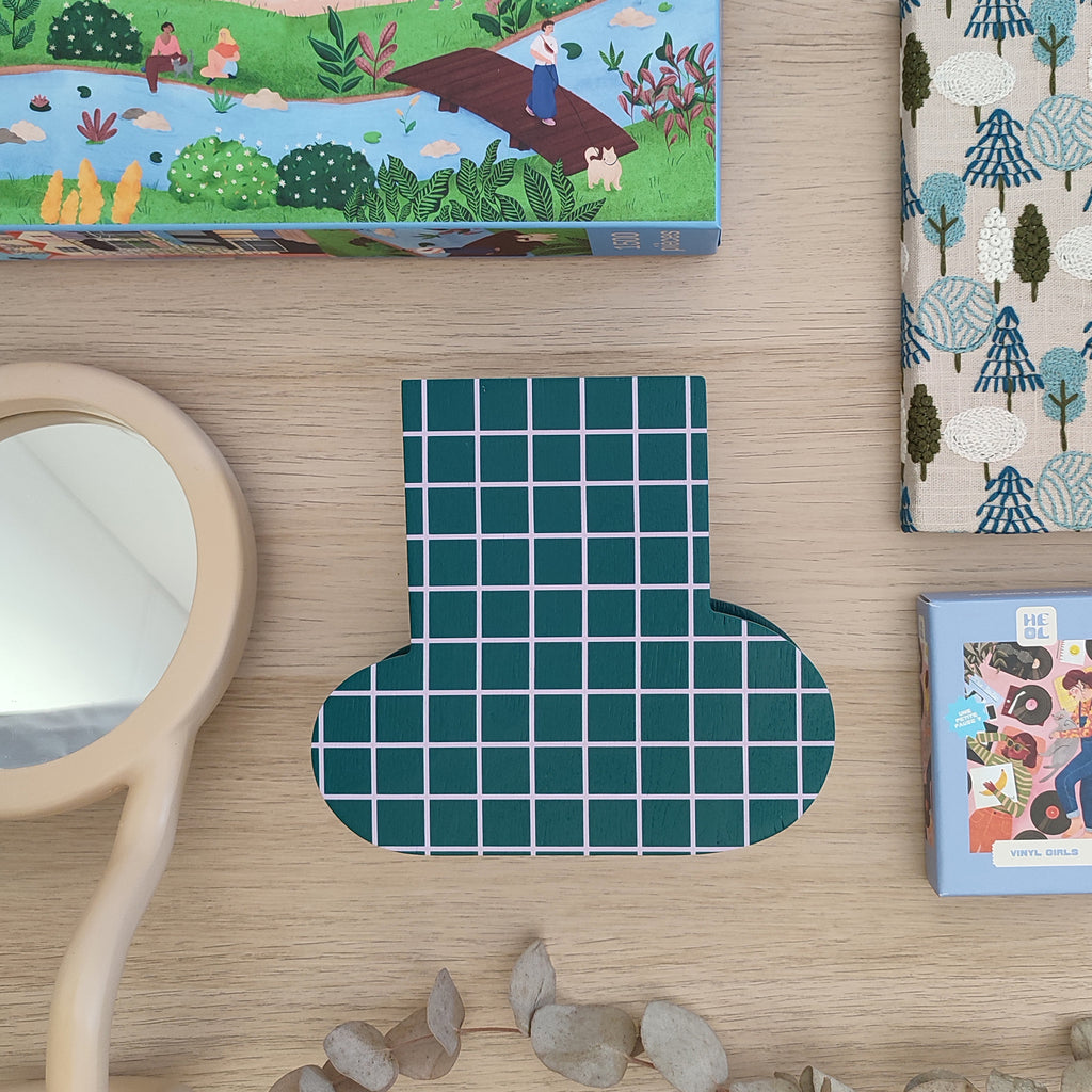 Vaso in legno Grid, visto dall'alto, con puzzle, specchio, quaderno, BECCA
