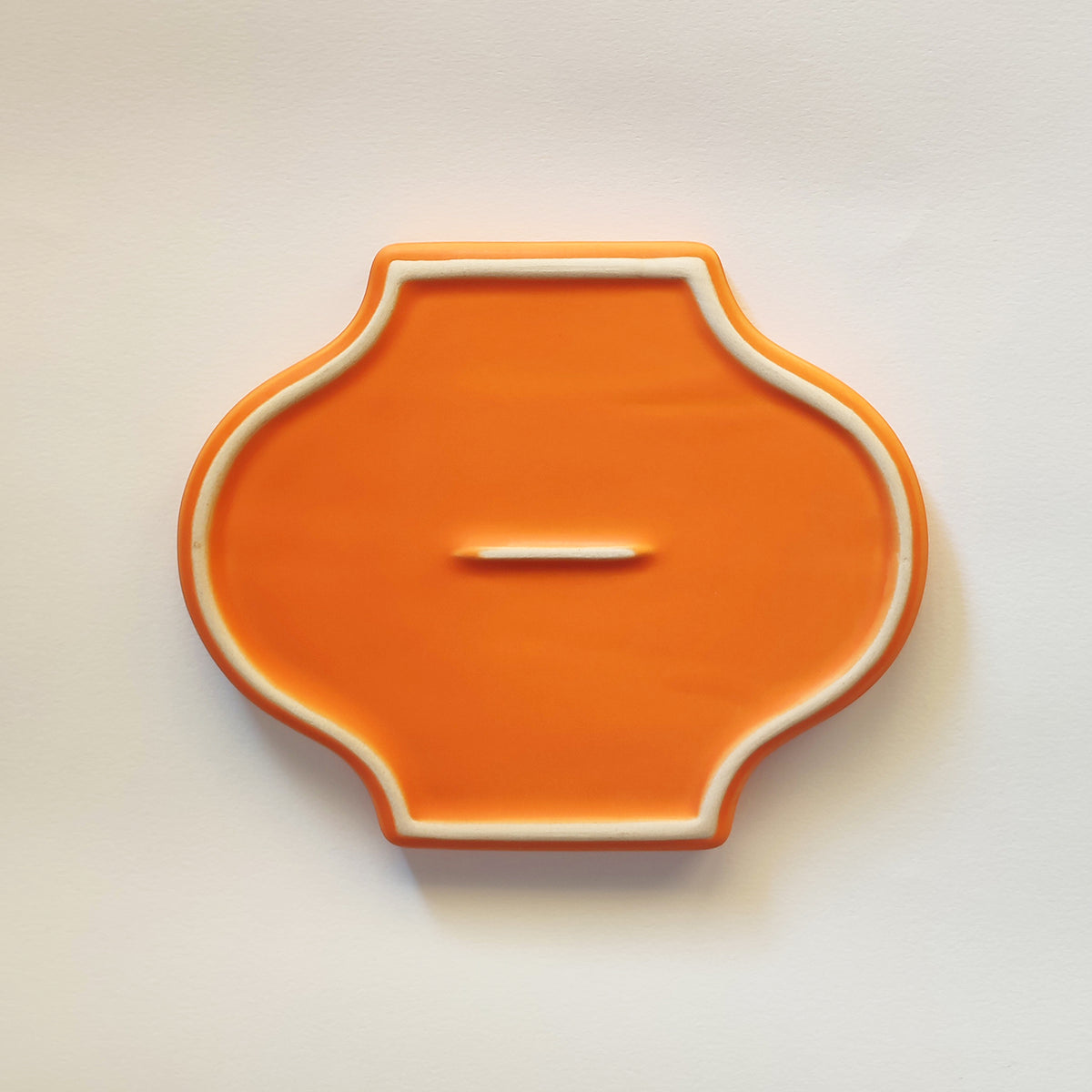Vassoio decorativo Jewe, in ceramica, arancione, dettaglio del retro, BECCA
