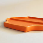 Vassoio Jewe, in ceramica, arancione, dettaglio laterale, BECCA