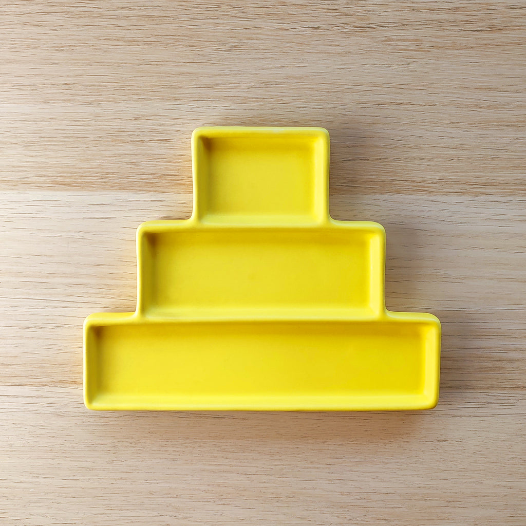 Vassoio Jewe, in ceramica, giallo, vista dall'alto, BECCA