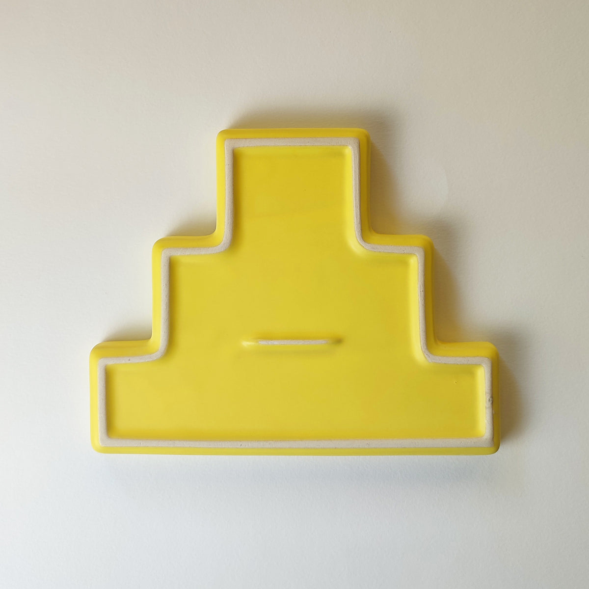 Vassoio decorativo Jewe, in ceramica, giallo, dettaglio retro, BECCA